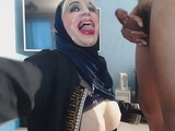 beurette voil&eacute_e se prend une faciale